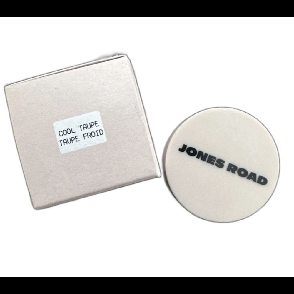 Jones Road Eyeshadow Just A Sec Cool Taupe 3g  0.11 oz  New In BOX